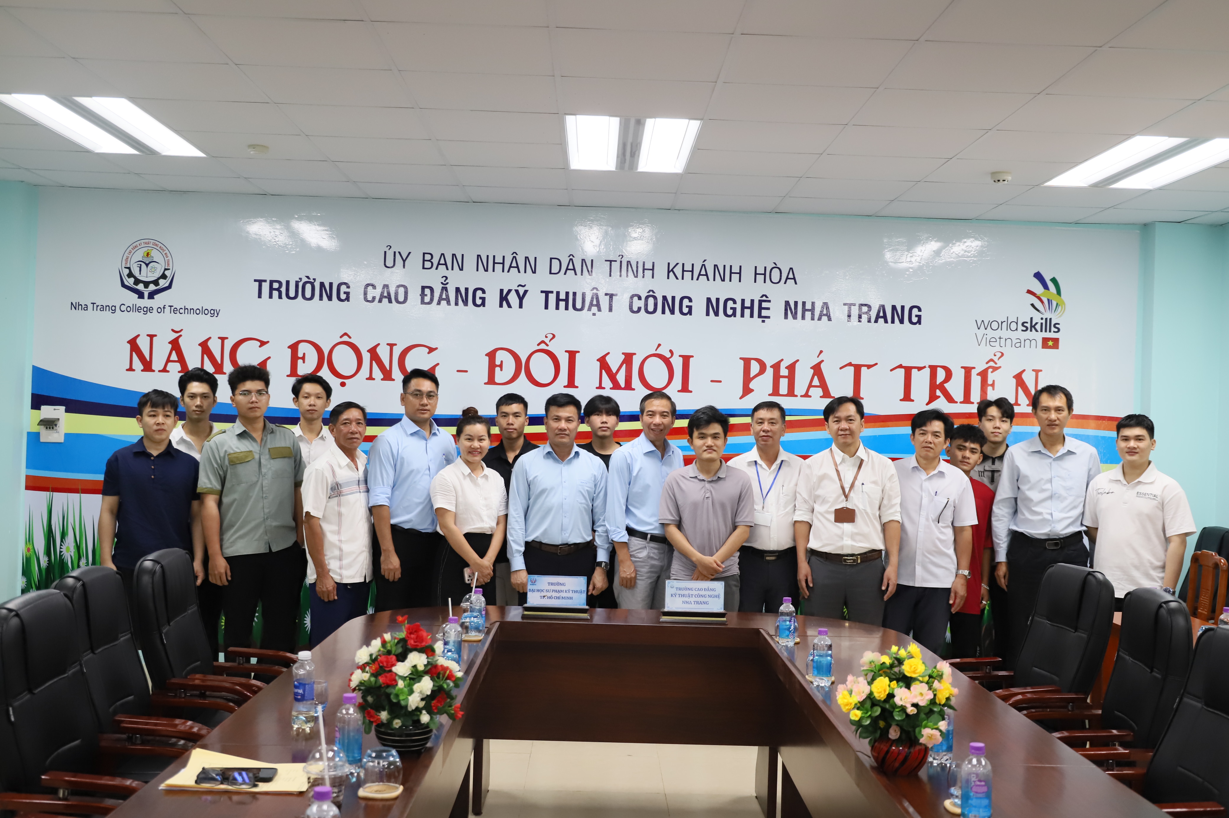 LỄ KHAI GIẢNG VÀ SINH HOẠT ĐẦU KHOÁ ĐẠI HỌC  HỆ VỪA LÀM VỪA HỌC NGÀNH CÔNG NGHỆ Ô TÔ (Đợt 2 năm 2024)